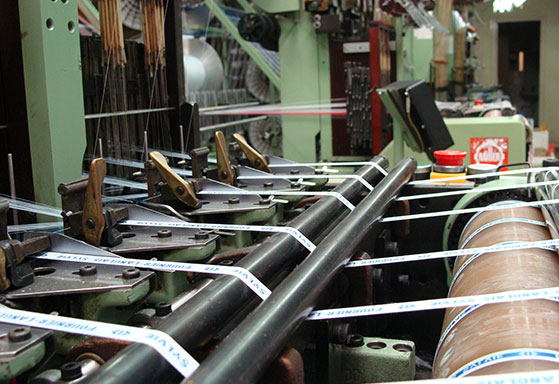 Atelier de fabrication d'étiquettes vêtements